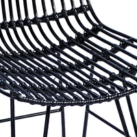 Chaise de salle à manger en acier de haute qualité originale Mulya Rattan, design contemporain, pieds en acier noir thermolaqué pour hôtels