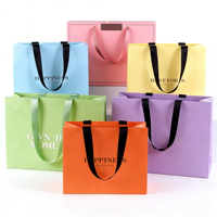 Sacs en papier personnalisés imprimés en couleur, durables et écologiques, design de luxe à poignée pour l'emballage de vêtements et le shopping