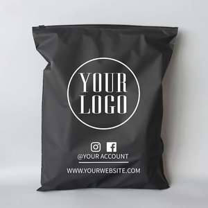 Embalaje <span class=keywords><strong>de</strong></span> ropa personalizado <span class=keywords><strong>bolsa</strong></span> con cierre <span class=keywords><strong>de</strong></span> cremallera biodegradable negro mate esmerilado PVC PE plástico ropa Ziplock <span class=keywords><strong>bolsa</strong></span> con cremallera con logotipo - Product Image 5