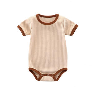 Vente directe d'usine, barboteuse bébé pas chère pour le printemps et l'été, barboteuse bébé rayée côtelée, barboteuse triangle pour nouveau-né - Product Image 5