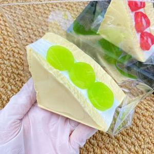 Jouet anti-stress souple en silicone et plastique, simulation gâteau fraise à récupération lente, vente en gros - Product Image 1