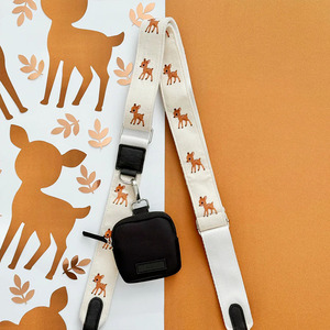 Bolsa cruzada para pasear perros de tela de nailon resistente al agua con correa ajustable informal con logotipo de tamaño personalizado - Product Image 1