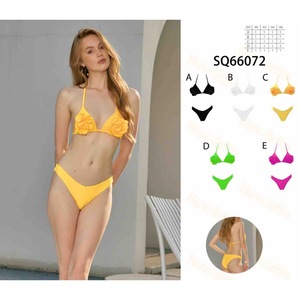 Set bikini con dettagli floreali Giallo Verde Rosa Nero Bianco Taglia 40 42 44 46 SQ66072 - Product Image 1