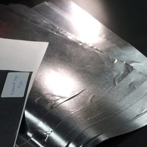 Papier aluminisé laser <span class=keywords><strong>en</strong></span> rouleau, <span class=keywords><strong>prix</strong></span> usine chinois, pour l'étiquetage des bouteilles de bière - Product Image 3