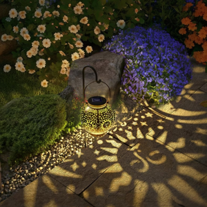 Pequeña linterna de <span class=keywords><strong>hierro</strong></span>, lámpara LED Solar, decoración de jardín impermeable con clasificación IP65 para adornos de césped y paisaje, diseño colgante - Product Image 4