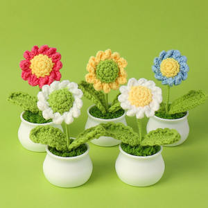 Vente en gros de marguerites artificielles tricotées à la main plantes en pot fleurs simulées au crochet pour ornement de bureau ou de voiture - Product Image 2