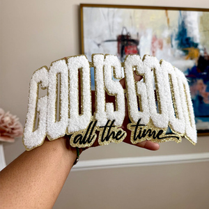 Venta al por mayor bordado carta Chenille personalizado hierro en parches bordados Dios es bueno Chenille toalla parches para decoración de ropa - Product Image 4