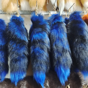 Vente en gros de porte-clés en fourrure véritable de 40cm avec queue de renard porte-clés en fourrure de renard blanc - Product Image 6