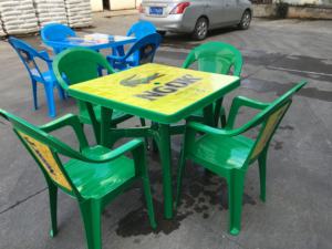 Ensemble de 4 chaises de table en plastique pliable de 6 pieds imprimé personnalisé nappe de fête de restaurant imperméable accessoires d'affichage bon marché - Product Image 5