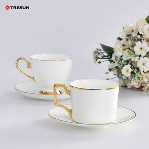 Ensemble tasse à thé et soucoupe en porcelaine de luxe à bords dorés Ensemble élégant en céramique pour le thé et la cueillette de l'après-midi - Product Image 2