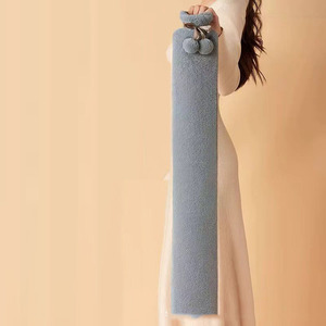 Bouteille d'eau chaude en caoutchouc personnalisée, grande capacité 2L, longue, avec <span class=keywords><strong>ceinture</strong></span> de maintien à la taille et bandoulière, 75CM de long - Product Image 1