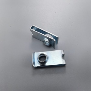 Tuerca de base para tornillo de matrícula General Motors, clip metálico de acero M6 para reemplazo y reparación - Product Image 2