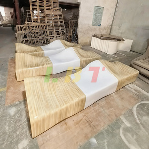 Banco de fibra de vidrio Libit LBT-8321 con acabado de madera, mueble artístico para centros comerciales, hoteles, parques y escuelas, duradero y hecho a medida. - Product Image 1