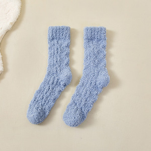 <span class=keywords><strong>Chaussettes</strong></span> en peluche en vrac <span class=keywords><strong>Chaussettes</strong></span> d'hiver thermiques ultra douces pour femmes hommes, <span class=keywords><strong>chaussettes</strong></span> de <span class=keywords><strong>maison</strong></span> confortables antidérapantes en gros dans des couleurs unies - Product Image 6