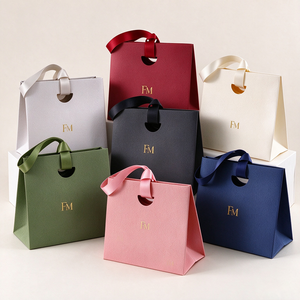 Sac cadeau en papier kraft texturé avec logo personnalisé et estampage à chaud doré - Emballage écologique pour bijoux, vente en gros OEM - Product Image 1
