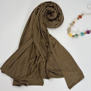 Écharpe longue musulmane pour femme en jersey <span class=keywords><strong>de</strong></span> bambou couleur Pantone personnalisée 190 GSM, douce, sans peluches, anti-moisissure, sans odeur, toutes saisons - Product Image 3
