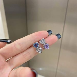 Colección Minimalista Dylam, Pendientes de Plata de Ley 925 con Baño de Rodio, Hechos con Elementos Infinitos, Zirconia en Forma de Corazón - Product Image 5