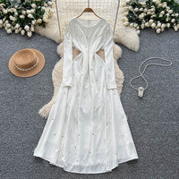 Robe longue élégante pour femme à manches longues, coupe trapèze, ornée de plumes et de perles, taille torsadée, robe maxi décontractée pour le quotidien et les soirées