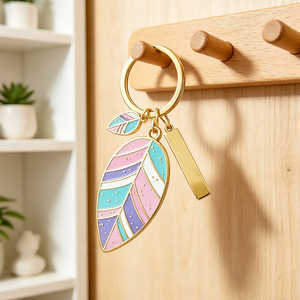 Llavero <span class=keywords><strong>de</strong></span> metal personalizado con logo, esmalte duro y suave, creativo, con diseño <span class=keywords><strong>de</strong></span> hoja <span class=keywords><strong>de</strong></span> botánica y dibujos animados, con colgante. - Product Image 2