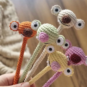 Llavero de ganchillo con dijes de margarita, mini colgante de flor amigurumi hecho a mano, para adorno de bolso, regalo, llavero - Product Image 1