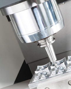 Centro de Mecanizado Vertical CNC MV-1050, Avance Rápido de 36 m/min, Alta Rigidez para Corte Pesado, Mecanizado de Precisión por Lotes - Product Image 3