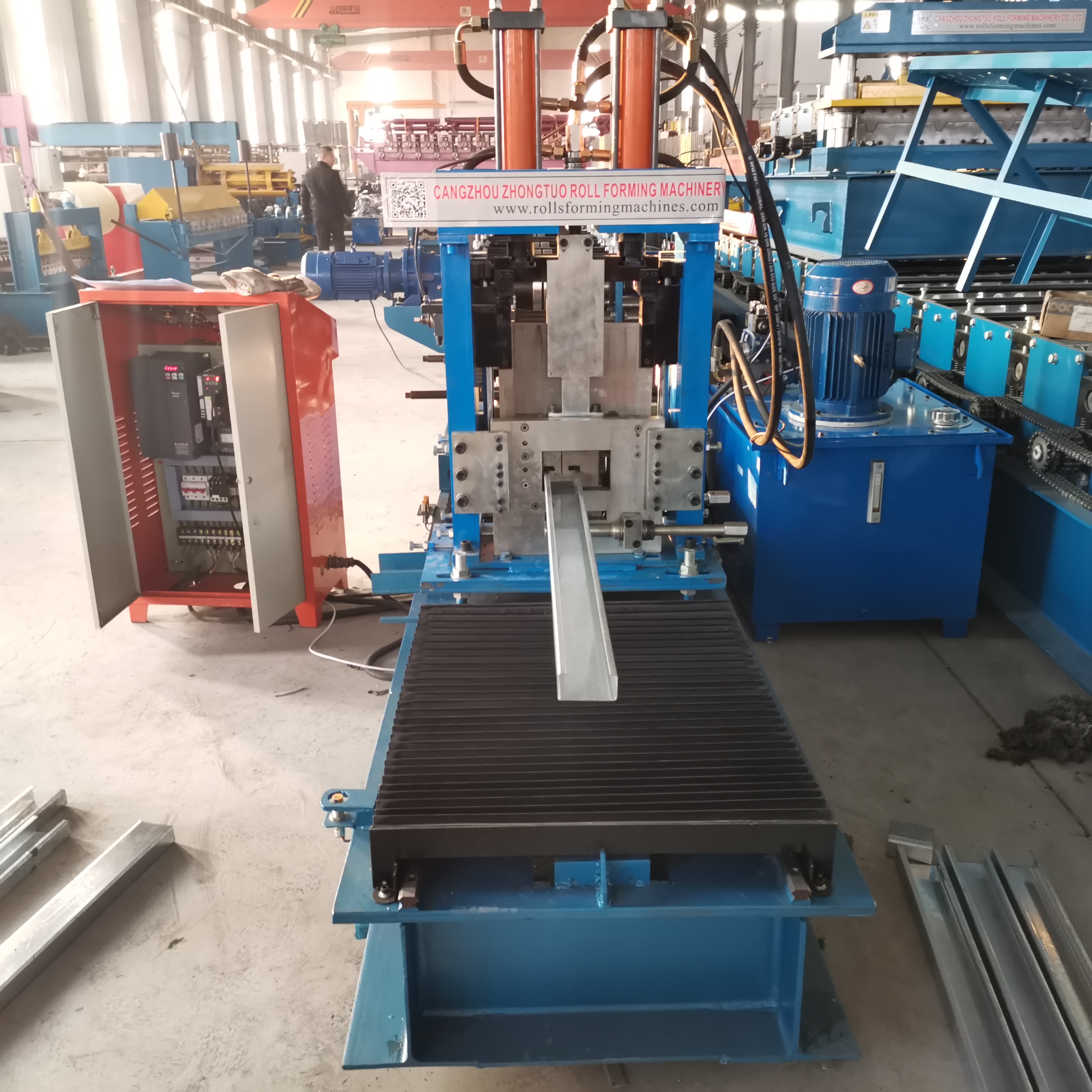 Fast change semi automatic metal C purlin channel roll formed machine