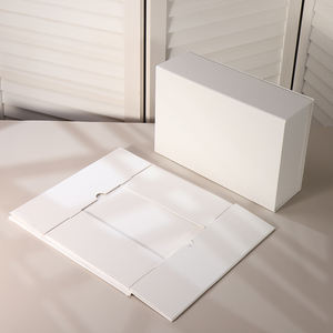Caja de Regalo Plegable Magnética de Cartón Blanco al por Mayor con Laminado Mate, Forro de Esponja y Cuerda de Transporte para Ahorro en Envíos - Product Image 1