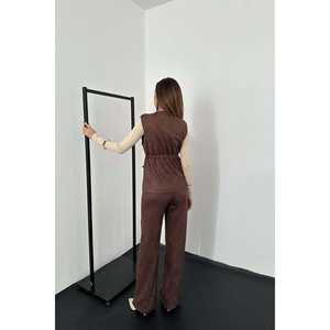 Conjunto de 2 piezas de pantalones cortos ajustados de gamuza marrón para verano al por mayor, chaleco y pantalones por encima de la rodilla, perfecto con top corto - Product Image 1