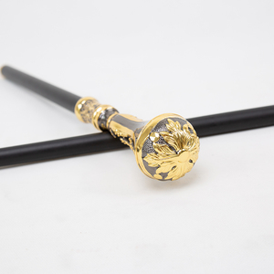 Bastón de Metal Negro de Lujo con Mango con Patrón de Hojas Doradas, Accesorio de Moda para Caballero - Product Image 6