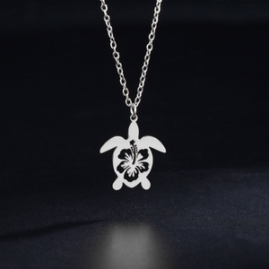 Collar de Tortuga de Acero Inoxidable con Baño de Oro de 18k, Resistente al Agua y al Deslustre, con Logotipo Personalizado para Mujer - Product Image 1