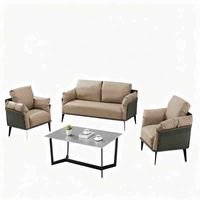 Ensemble de canapés de bureau modernes et minimalistes en cuir PU Mobilier de zone de réception de style luxe léger à trois places pour négociation d'affaires