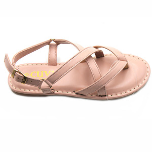 Sandales plates simples pour femmes, style décontracté, à lanières croisées, design frais et épuré, pour la plage, modèle d'exportation, faible MOQ pour essai - Product Image 4