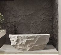 Baignoire ovale autoportante en pierre artificielle moderne avec surface inférieure antidérapante pour salle de bain dans les petits appartements