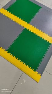 กระเบื้องปูพื้นพีวีซีแบบโมดูลาร์กันลื่น - Product Image 1