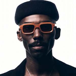 Lunettes de soleil carrées pour hommes, tendance 2025, avec logo personnalisé, verres transparents UV400, rivets, lunettes de soleil rectangulaires - Product Image 1