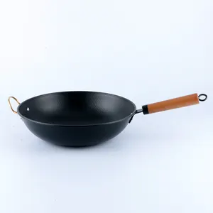 34CM Non Stick Cast Iron Fry Pan Frying Pan Nonstick Coating Woks No Oil Smoke Pan Coating With Wooden Handle