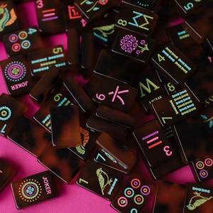 Juego de Mahjong Americano de Una Sola Capa con Grabado de la Serie Joy, 160 Piezas, de Lujo, con Diseño de Concha de Tortuga, para Navidad, Marca Miss Pearl - Product Image 1