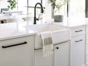 Armoires de cuisine en bois massif de style moderne de luxe avec robinet en contreplaqué traité à l'acrylique, glissière de tiroir, panier de tiroir, design de dosseret - Product Image 2