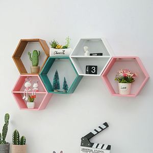 Étagère murale hexagonale sans perçage, en bois, multi-niveaux, idéale pour la chambre, le salon et la décoration intérieure - Product Image 1