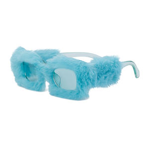 Lunettes de soleil carrées en peluche tendance pour femmes, protection UV400, matériau PC, production sur scène, couleur noire - Product Image 5