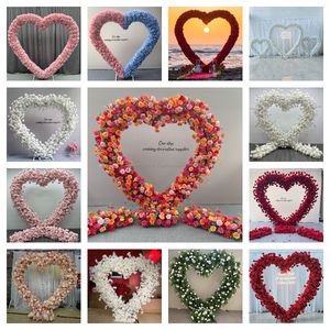 Arco de Flores Artificial en Forma de Corazón Rojo, Hecho a Mano, Independiente, para Propuesta de Matrimonio, Moderno y Ecológico - Product Image 3