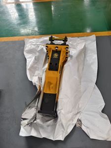 SOOSAN SB30 Tipo de caja Martillo hidráulico Cilindro de nitogeno Caja de herramientas Repuestos adecuados Incluyendo mangueras Cincel Un mes - Product Image 2