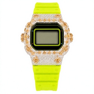 Montre numérique pour femme avec boîtier carré orné de strass et bracelet en silicone vert lime - Product Image 1