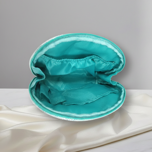 กระเป๋าเครื่องสำอางลายเกล็ดปลาโฮโลแกรม กระเป๋าเปลือกหอยมุกสีรุ้ง หนัง PU สำหรับจัดเก็บเครื่องสำอาง ของแถมความงาม รับทำโลโก้ตามสั่ง - Product Image 4