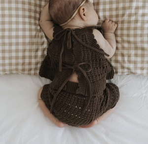 Ensemble en crochet personnalisé : Haut à nouer ajouré à volants et short, Combinaison tricotée, Barboteuse en maille - Product Image 2