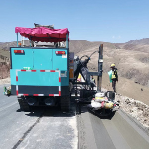 Máquina de Encofrado Deslizante para Conservación del Agua, Equipo de Moldeo de Hormigón Totalmente Hidráulico y Autopropulsado para Bordillos de Carreteras - Product Image 2