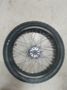 Jeu de roues Talaria Mx5 Supermoto, roues Talaria Mx5 de 17 pouces avec pneus route - Product Image 3
