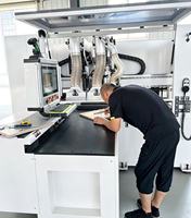 Machine de perçage du bois à six faces avancée OEM avec moteur 3,5 kW, broche 380 V/220 V pour la fabrication de meubles CNC