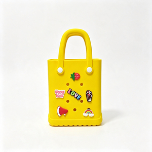 Bolso de mano ligero de EVA con dijes aleatorios, mini bolso tote impermeable con cierre abierto, bolso portátil para salir, bolso de malla Y2K duradero - Product Image 1