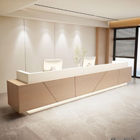 Revêtement bois anti-fissuration écologique et durable pour comptoirs commerciaux (discothèques, bars, cafés) – Design moderne, couleur douce, sensation de continuité